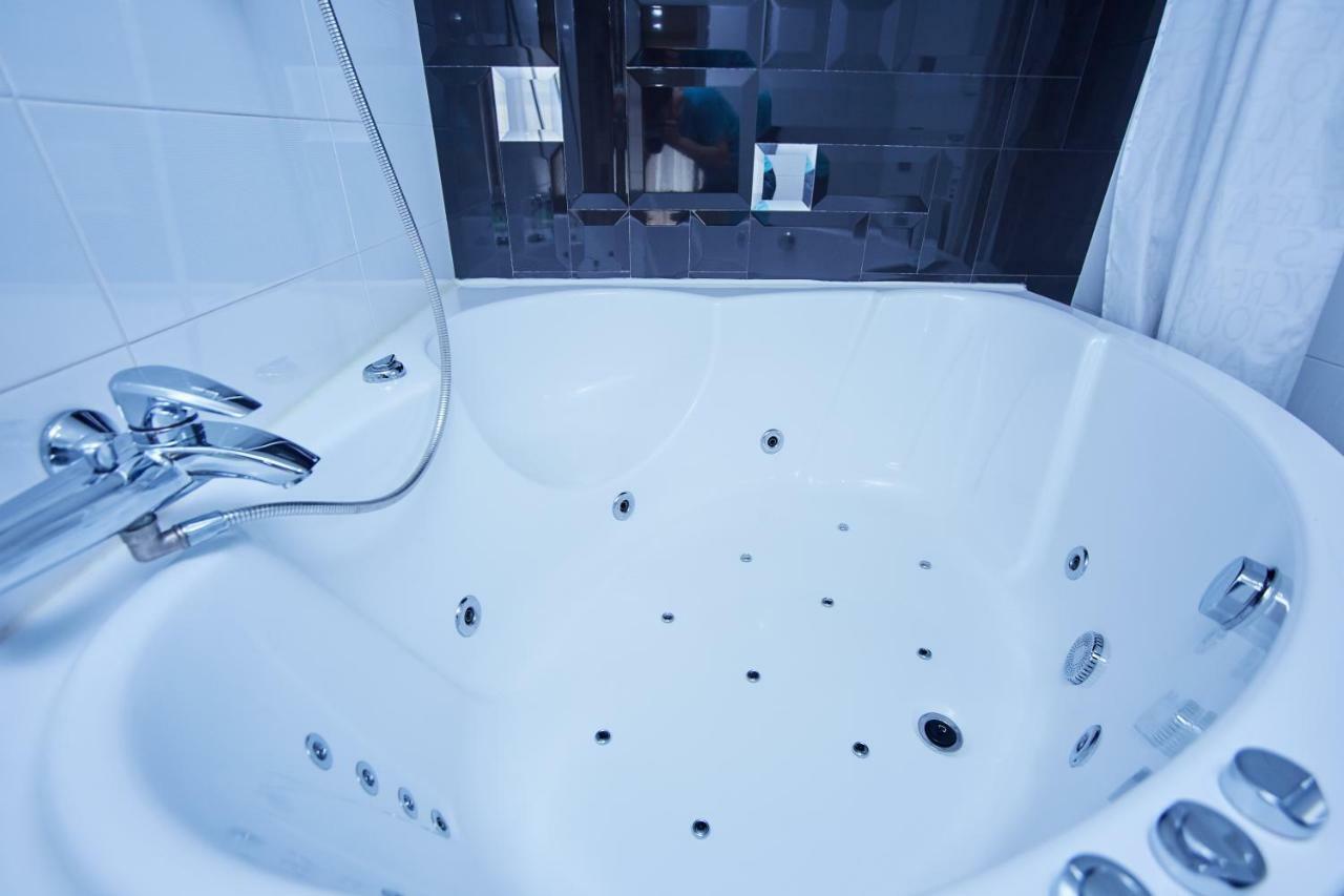 Langery Residence Central Apartments Odessa Ngoại thất bức ảnh